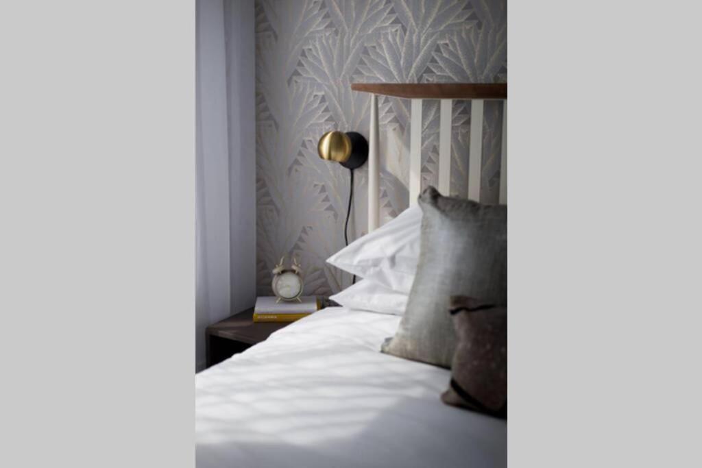 Wonderful Studio In Little Italy With Full Bath By Den Stays Montréal Eksteriør billede