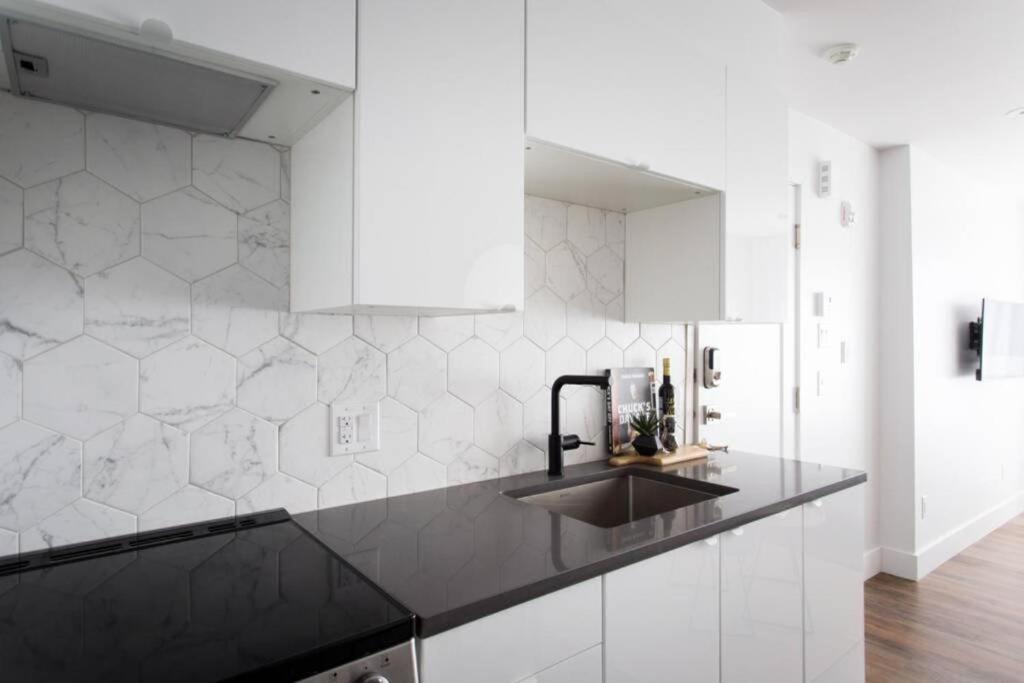Wonderful Studio In Little Italy With Full Bath By Den Stays Montréal Eksteriør billede